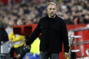 世体:输给多特之后弗里克很生气 恢复训练后将加强球队管理